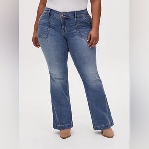 NWOT MID RISE FLARE JEAN - VINTAGE STRETCH